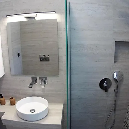 Apartman Lagadi 7 *